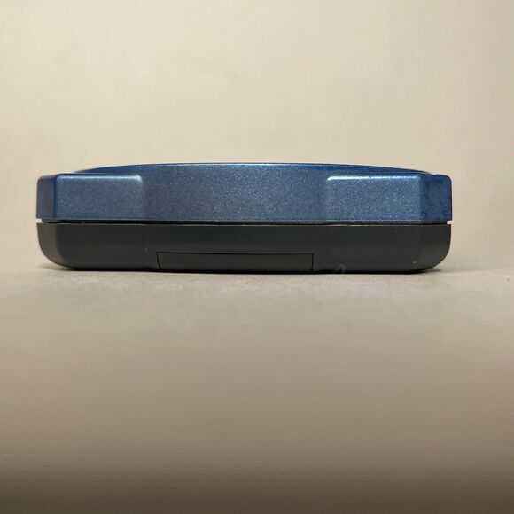 Battleship Electronic Handheld Game Pocket Size Milton Bradley (Hasbro, 2002) - Picture 9 of 11